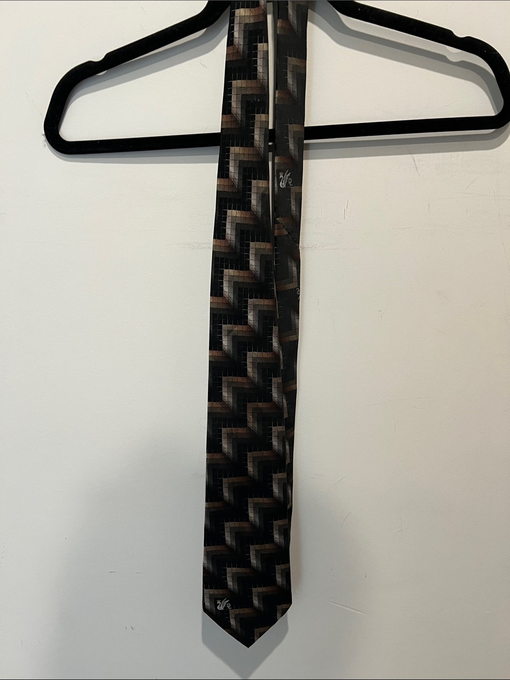 Geometric Pattern Silk Tie in Black and Brown